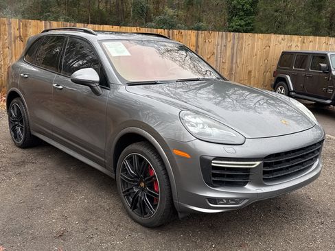 Used 2017 Porsche Cayenne Turbo image 23