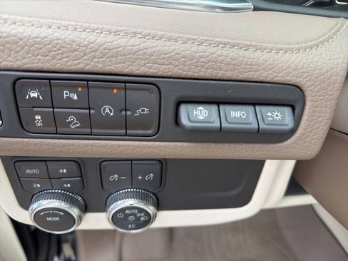 Used 2021 GMC Yukon Denali w/ Denali Premium Package image 9