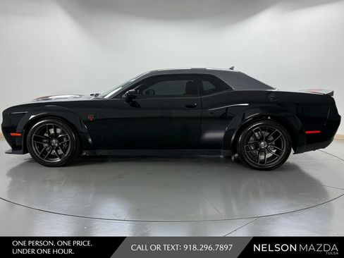 Used 2018 Dodge Challenger SRT Hellcat RWD image 9