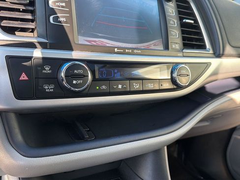 Used 2017 Toyota Highlander XLE FWD image 27