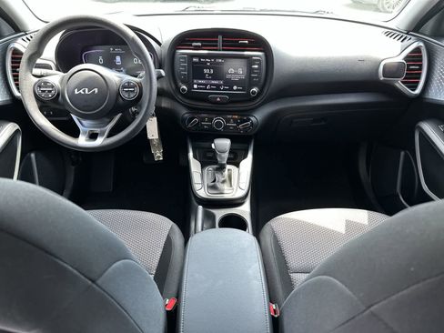 Used 2024 Kia Soul LX w/ Option Group 015 FWD image 19