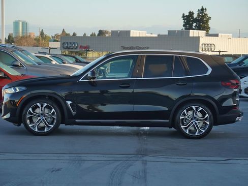 Used 2025 BMW X5 xDrive50e w/ Premium Package image 4