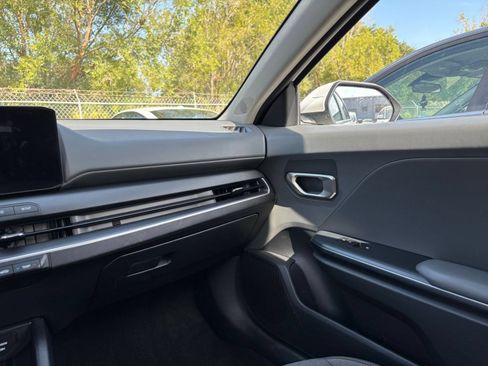 Used 2025 Kia K4 FWD image 33