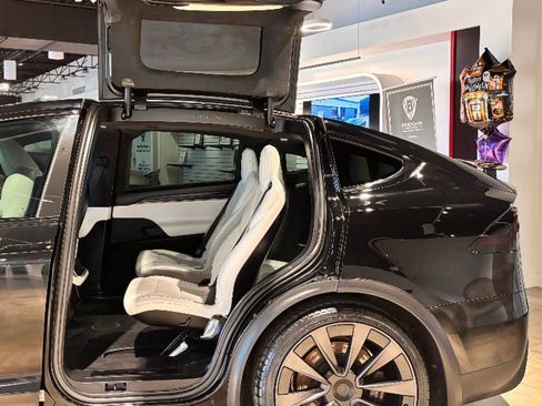 Used 2022 Tesla Model X Plaid image 10