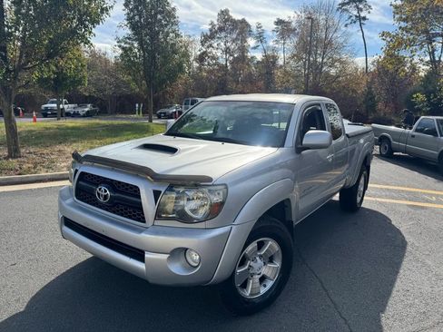 Used 2011 Toyota Tacoma 4x4 Access Cab V6 w/ TRD Sport Pkg image 35