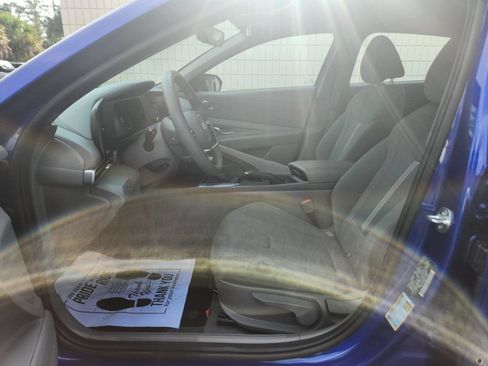 Used 2024 Hyundai Elantra SE FWD image 9