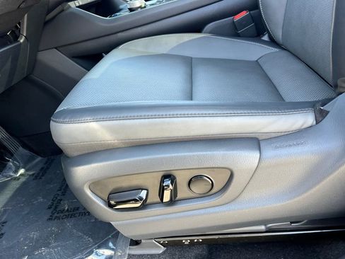 Used 2025 Lexus RZ 450e w/ Technology Package image 16