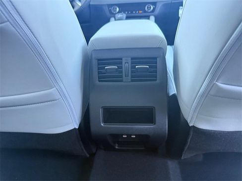 New 2025 Mitsubishi Outlander SE image 27