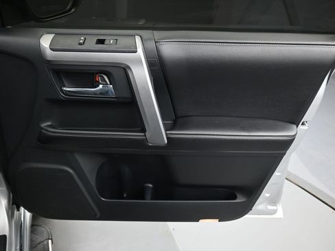 Used 2015 Toyota 4Runner Limited image 38