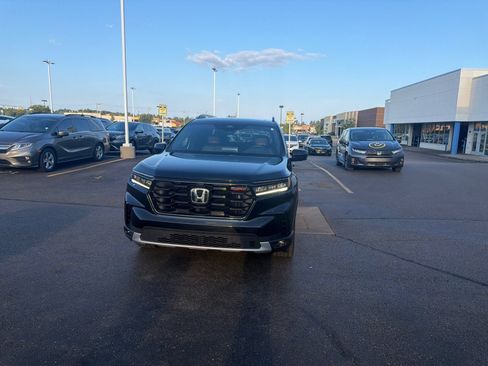 Used 2025 Honda Pilot TrailSport image 5