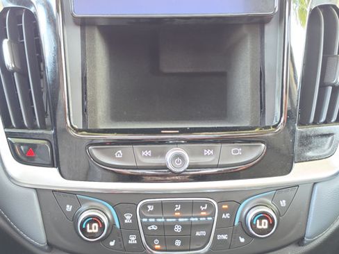 Used 2021 Chevrolet Traverse Premier AWD/4WD image 37