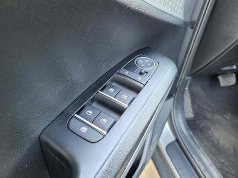Certified 2025 Kia Soul LX w/ LX Technology Package FWD image 27