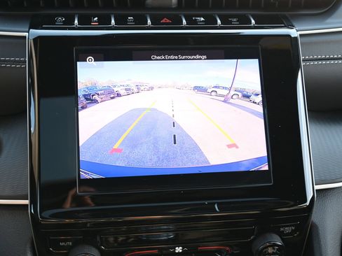 New 2025 Jeep Grand Cherokee L Laredo image 13