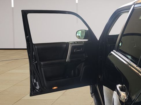 Used 2016 Toyota 4Runner Limited AWD/4WD image 10