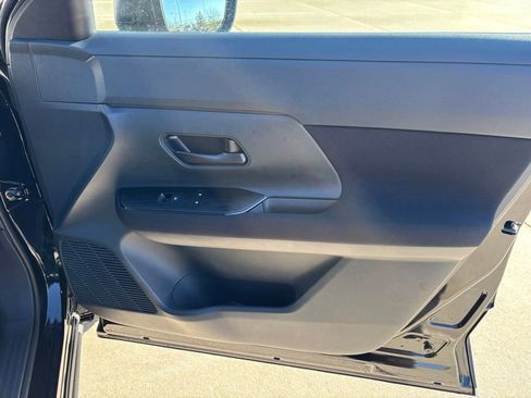 Used 2025 Nissan Kicks S image 12