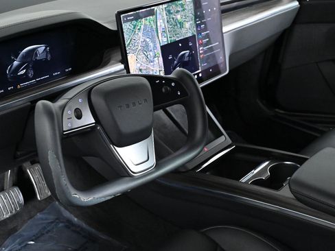 Used 2021 Tesla Model S Plaid image 9