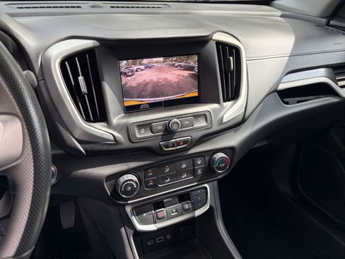 Used 2024 GMC Terrain SLE FWD image 17