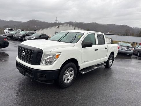 Used 2017 Nissan Titan S image 4
