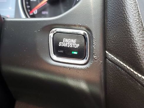 Certified 2022 GMC Acadia SLE w/ Driver Convenience Package AWD/4WD image 16