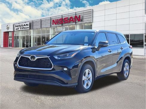 Used 2024 Toyota Highlander LE image 8