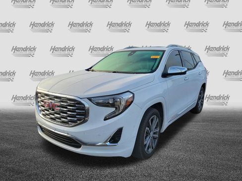 Used 2020 GMC Terrain Denali w/ Denali Premium Package FWD image 4