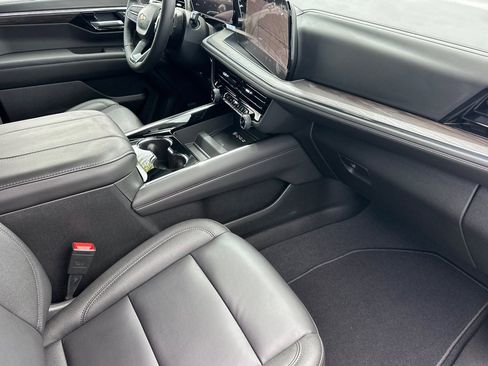 New 2026 Chevrolet Suburban LT RWD image 17