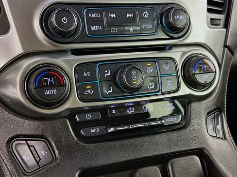 Used 2018 Chevrolet Suburban LT image 24