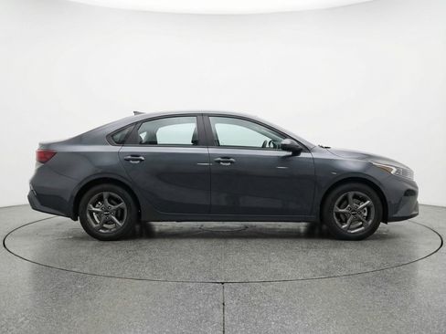 Used 2025 Kia K4 LXS image 11