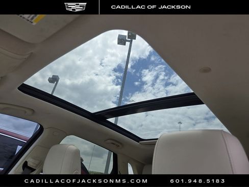 Used 2017 Cadillac XT5 Premium Luxury w/ Driver Assist Package FWD image 5