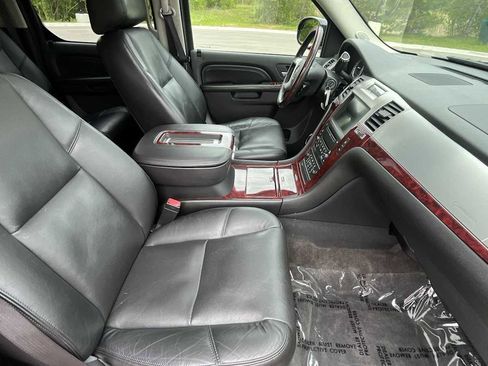 Used 2010 Cadillac Escalade ESV Luxury AWD/4WD image 11