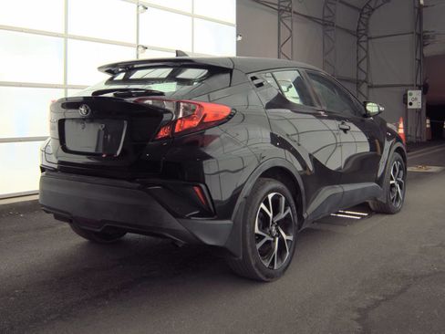 Used 2018 Toyota C-HR XLE image 4