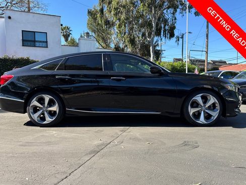Used 2019 Honda Accord Touring image 3