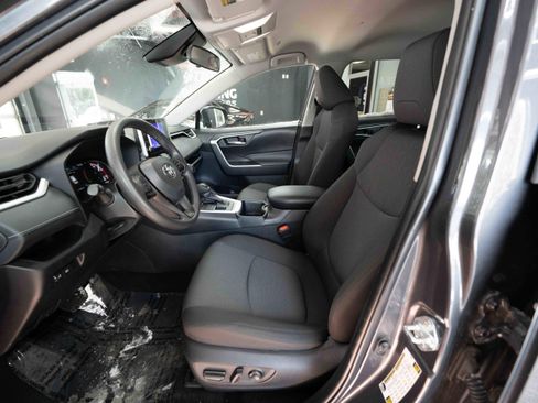 Used 2025 Toyota RAV4 XLE image 9