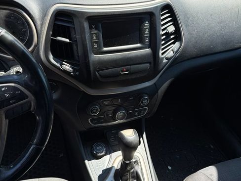 Used 2015 Jeep Cherokee Latitude w/ Cold Weather Group AWD/4WD image 5