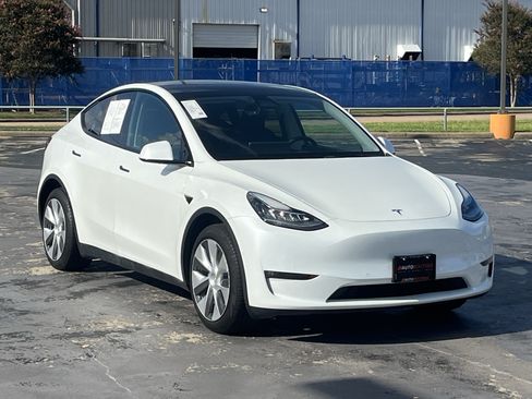 Used 2022 Tesla Model Y Long Range AWD/4WD image 5