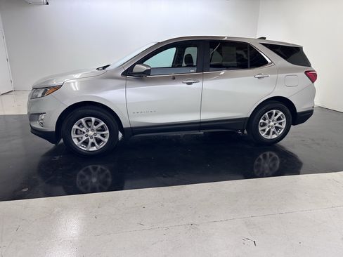 Used 2021 Chevrolet Equinox LT w/ Driver Convenience Package image 11