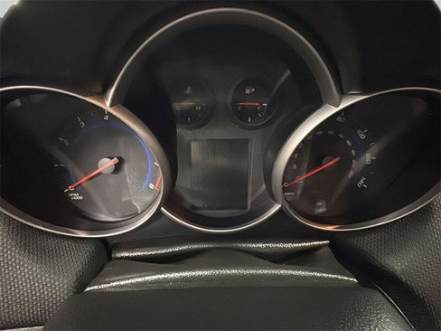 Used 2016 Chevrolet Cruze LT w/ Technology Package image 12