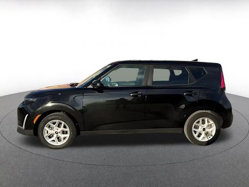 Used 2025 Kia Soul LX w/ LX Technology Package image 4