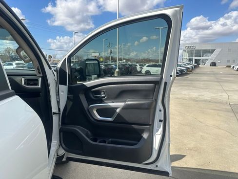 Used 2021 Nissan Titan SV w/ SV Convenience Package image 31