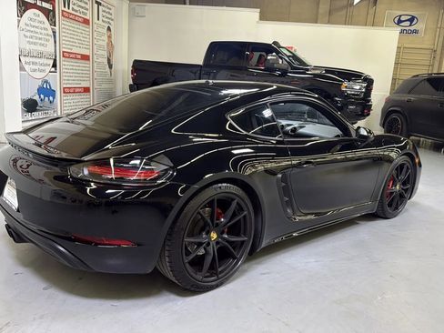 Used 2018 Porsche 718 Cayman S RWD image 7