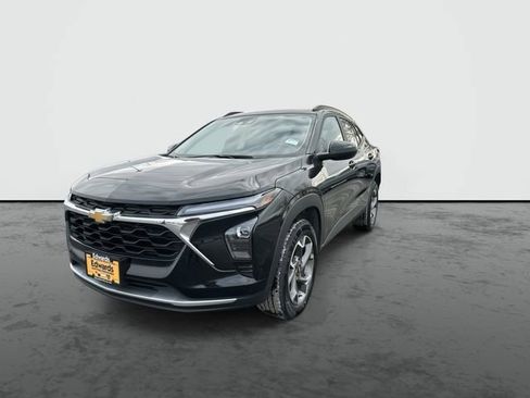 Used 2025 Chevrolet Trax LT image 3