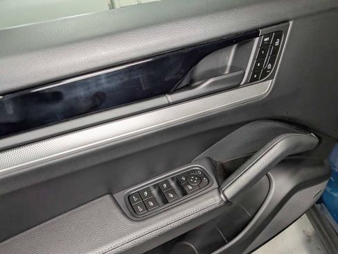 Used 2024 Porsche Cayenne S image 33