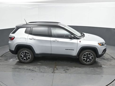Used 2025 Jeep Compass Trailhawk w/ Trailer Tow Group AWD/4WD image 35