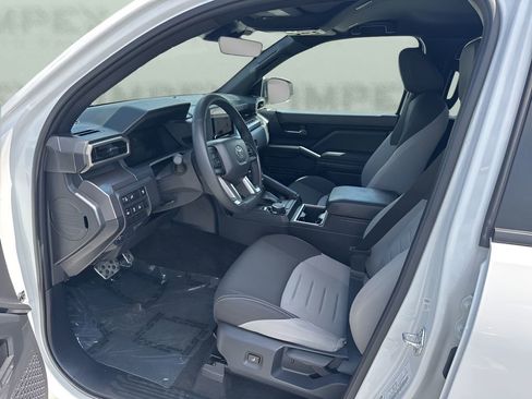 Used 2025 Toyota Tacoma TRD Sport image 9