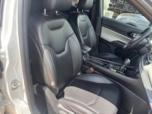 Used 2025 Jeep Compass Limited AWD/4WD image 37