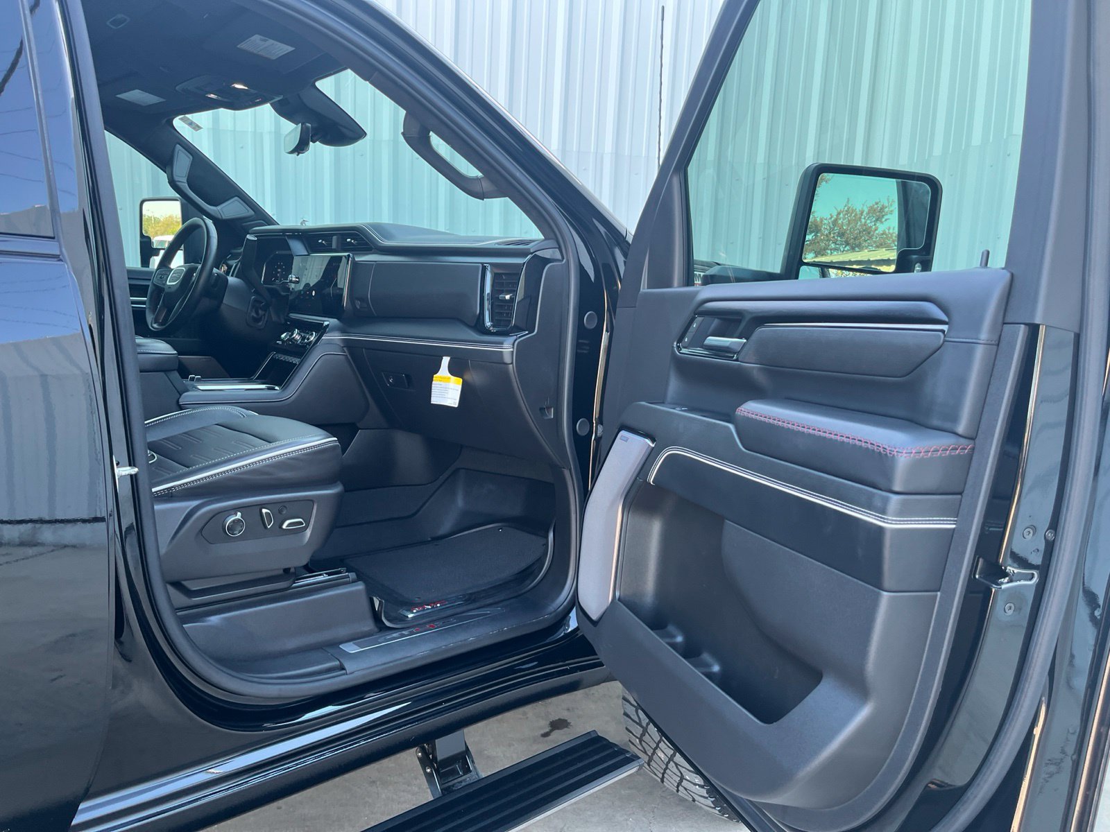 Used 2025 GMC Sierra 2500 AT4X AWD/4WD image 16