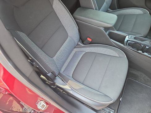 Used 2025 Chevrolet TrailBlazer LT AWD/4WD image 16