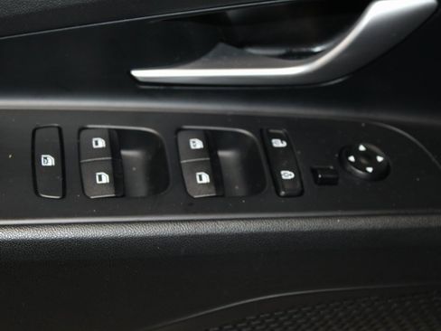 Used 2023 Hyundai Elantra SEL image 9