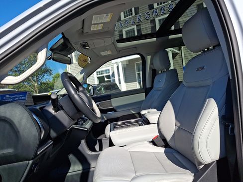 Certified 2025 Ford Expedition Platinum AWD/4WD image 15
