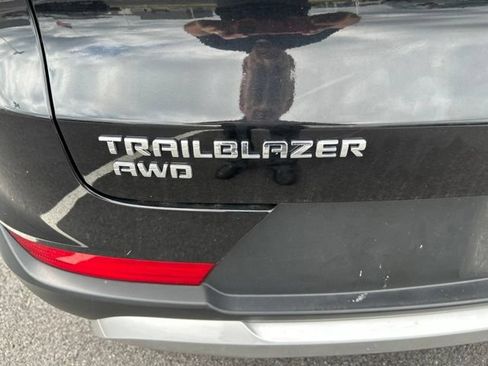 Used 2025 Chevrolet TrailBlazer LT AWD/4WD image 9